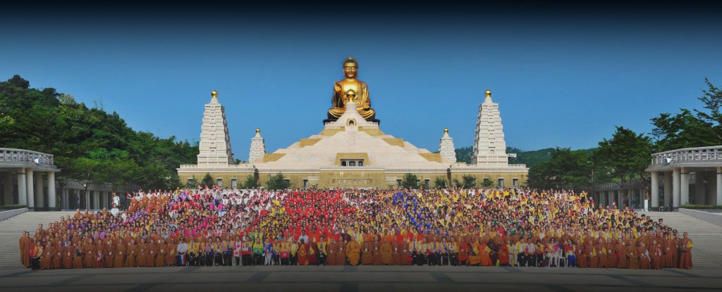 01-佛館大合照-拉頁跨4頁-scaled-e1640230674933-